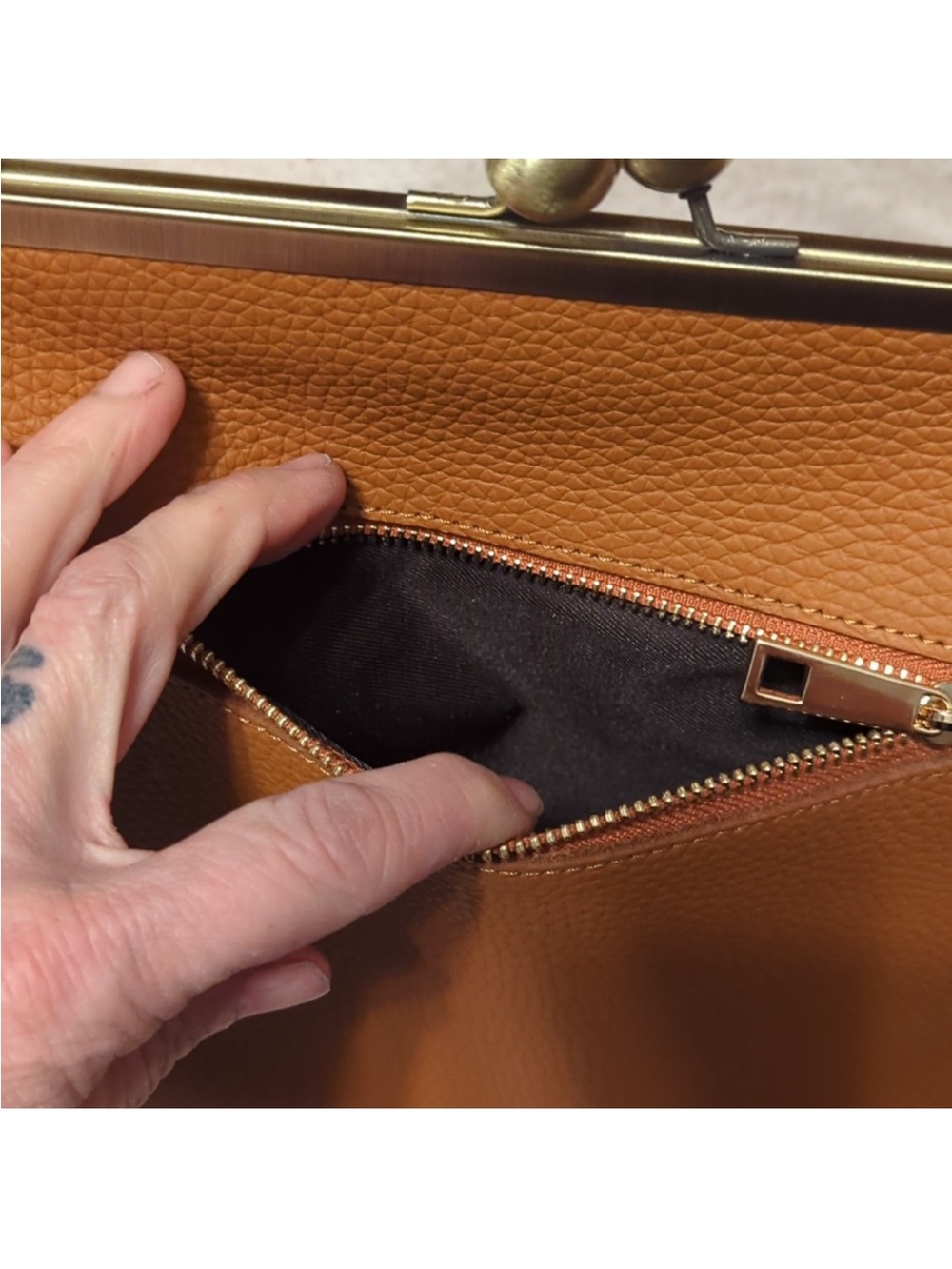 Gorgeous Cognac Genuine Leather Top-Handle Satchel with Gold Frame - Picture 4 of 6